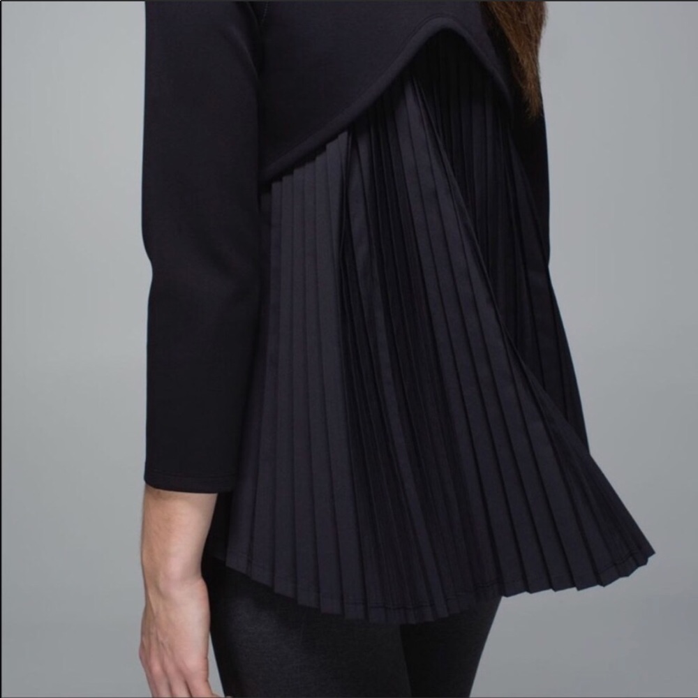 Sold• NWT Lululemon Pleat on long sleeve